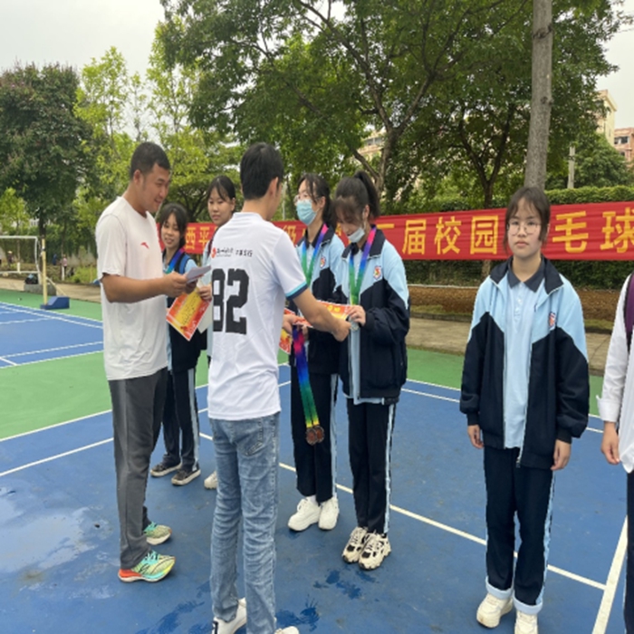 1653307845511792.jpg 羽毛球社团·比赛宣传稿416.jpg