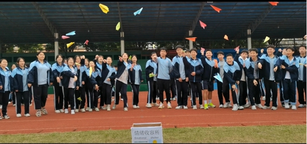 1676775304652449.jpg 放松心情 释放情绪 九年级开学考后心理解压活动437.jpg