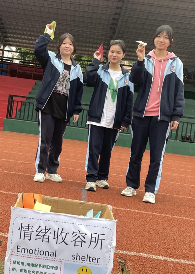 1676775317937430.jpg 放松心情 释放情绪 九年级开学考后心理解压活动439.jpg